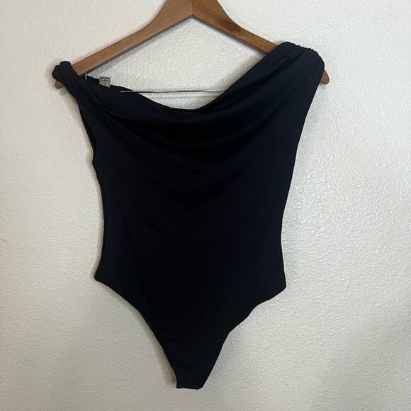 Camila Coelho Bodysuit Womens SMALL Black Draped Off Shoulder Elegant Chic NEW - Picture 2 of 7